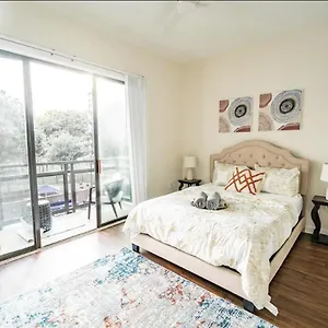 Luxury Uptown Wi-fi Gym Pool Shops Food! Apt 228 Apartment